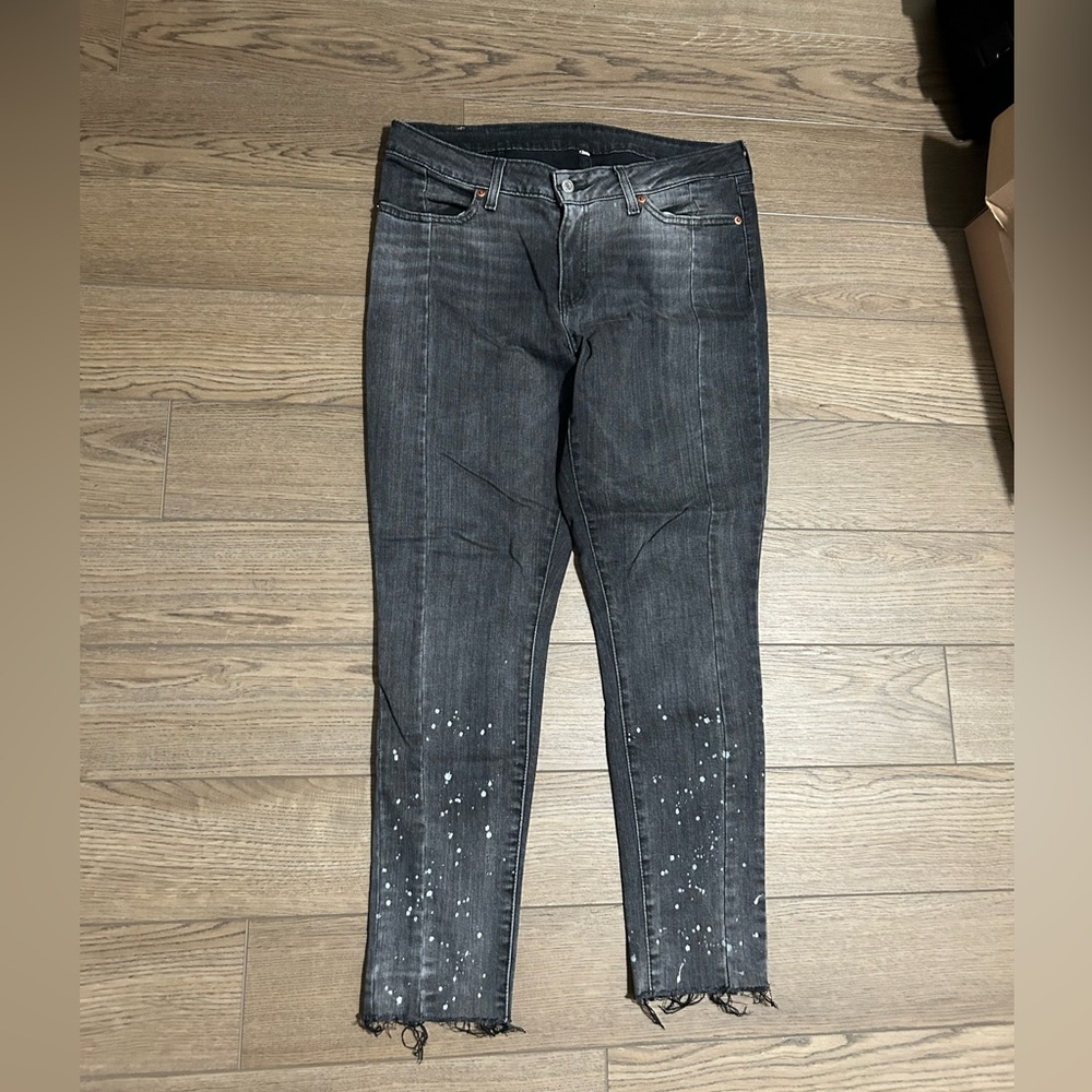 Levi’s distressed skinny ankle jean